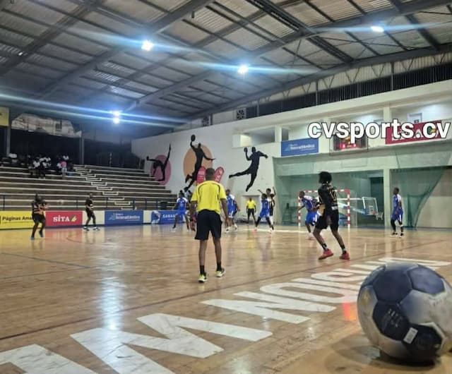 Torneio Quarenta Anos da Federação de Andebol arrancou ontem no Vavá Duarte.