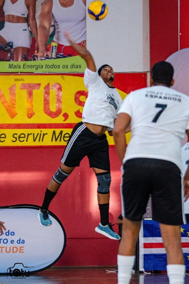 Volei Clube do Sal apurou-se para final do campeonato nacional de voleibol masculino ao derrotar o Inter da Praia, feito também conseguido pelo Atlético que derrotou ABC
