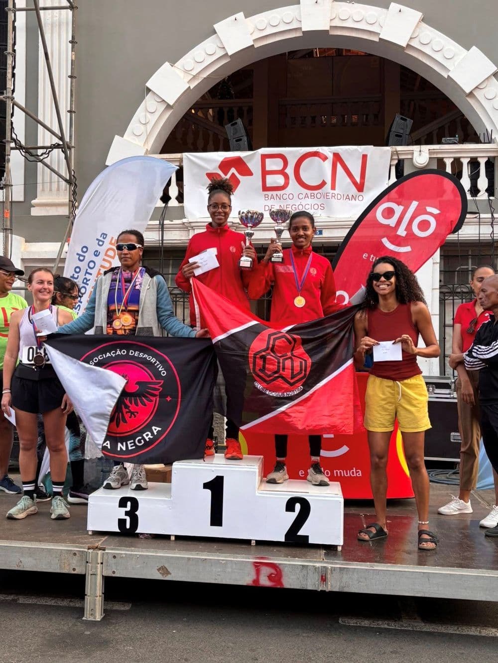 Atletismo:  Maria Delgado e Willian Santos, atletas de Santo Antão,  vencem São Silvestre em Sâo Vicente