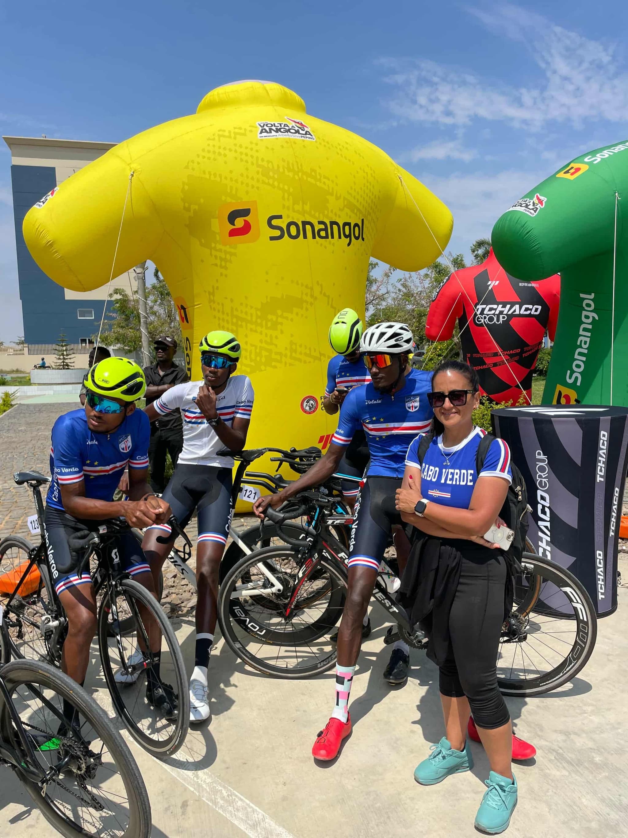 Quarta volta a Angola em bicicleta arrancou hoje no Namibe, contando com participação de 8 ciclistas cabo-verdianos
