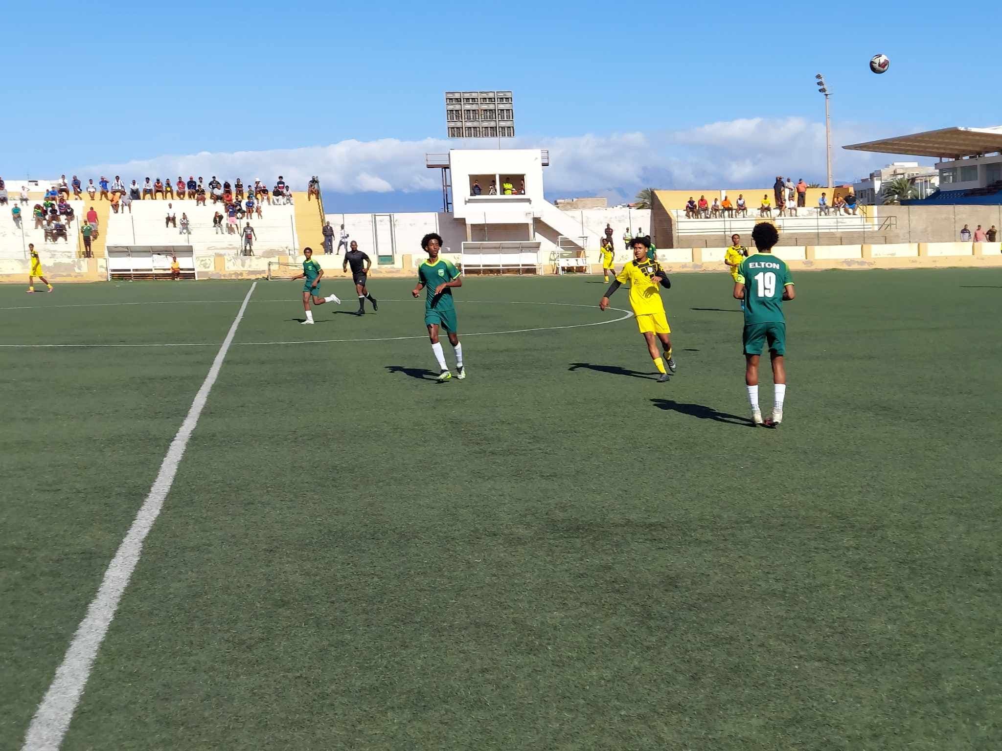 Escola Vitória da Ilha do Maio vence Batuque de S.V e apura-se para a final do Nacional de Futebol Sub/17