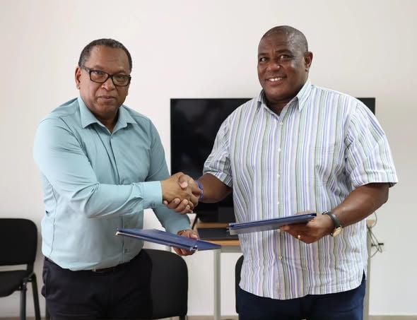   IDJ e ARFSS assinam contrato para a utilização do Estádio Nacional Tubarões Azuis na época 2026/07