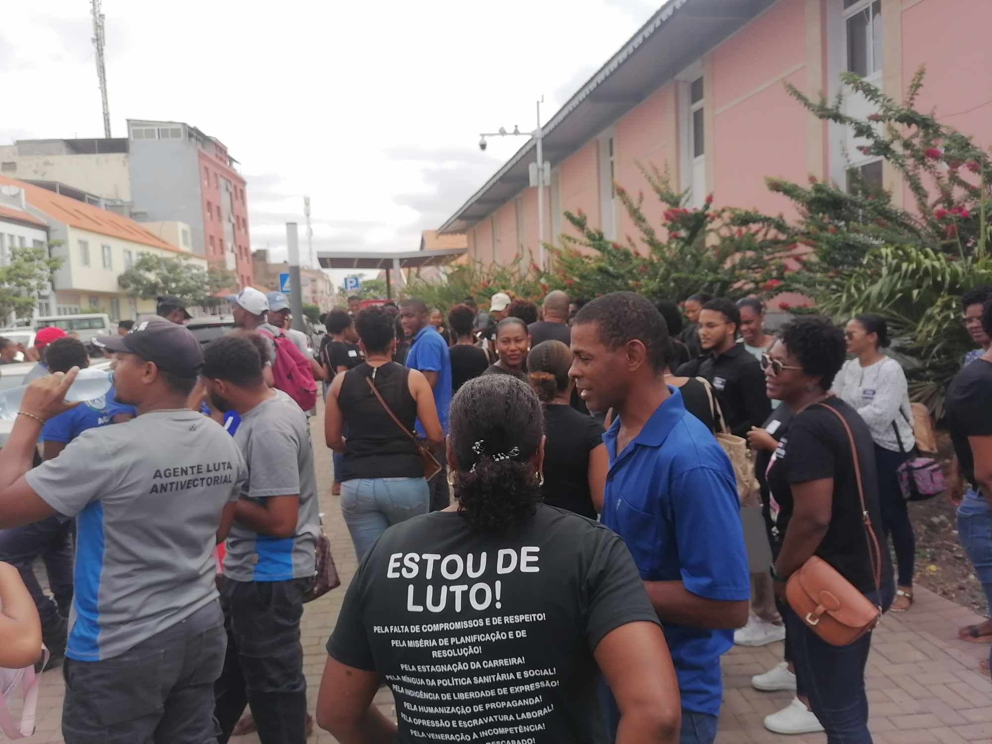Protesto Pessoal da Saúde -Praia   Foto E.T