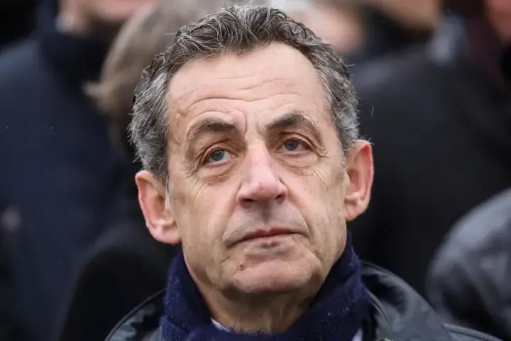 Nicolas Sarkozy libertado hoje e colocado sob supervisão judicial