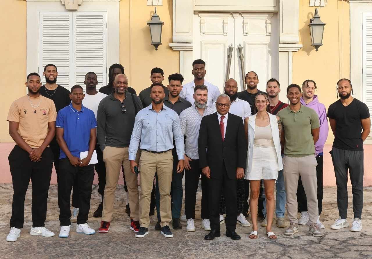 PR José Maria Neves recebe Kriol Stars( cortesia Couto )