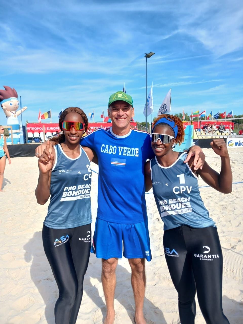 Dupla Irmãs Lu/Janice Varela e o Tr. Márcio(Volei de Praia)