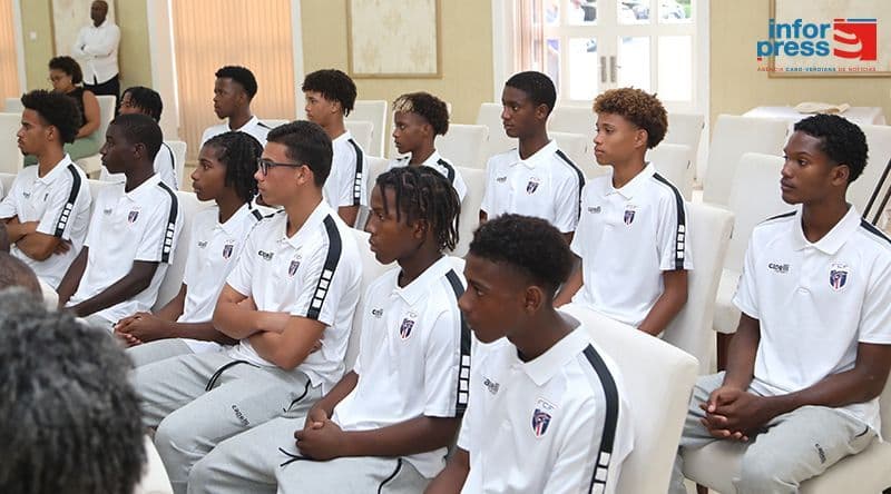 Futebol/Sub-15: Selecção cabo-verdiana seguiu viagem para o Azerbaijão onde participará no Mundial Sub-15.