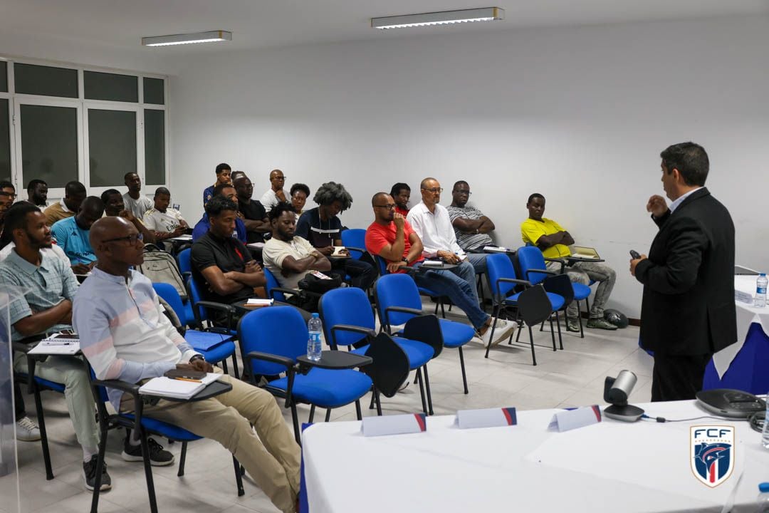 FCF promove seminário internacional de treinadores de futebol virado para a criação da FCF Academy