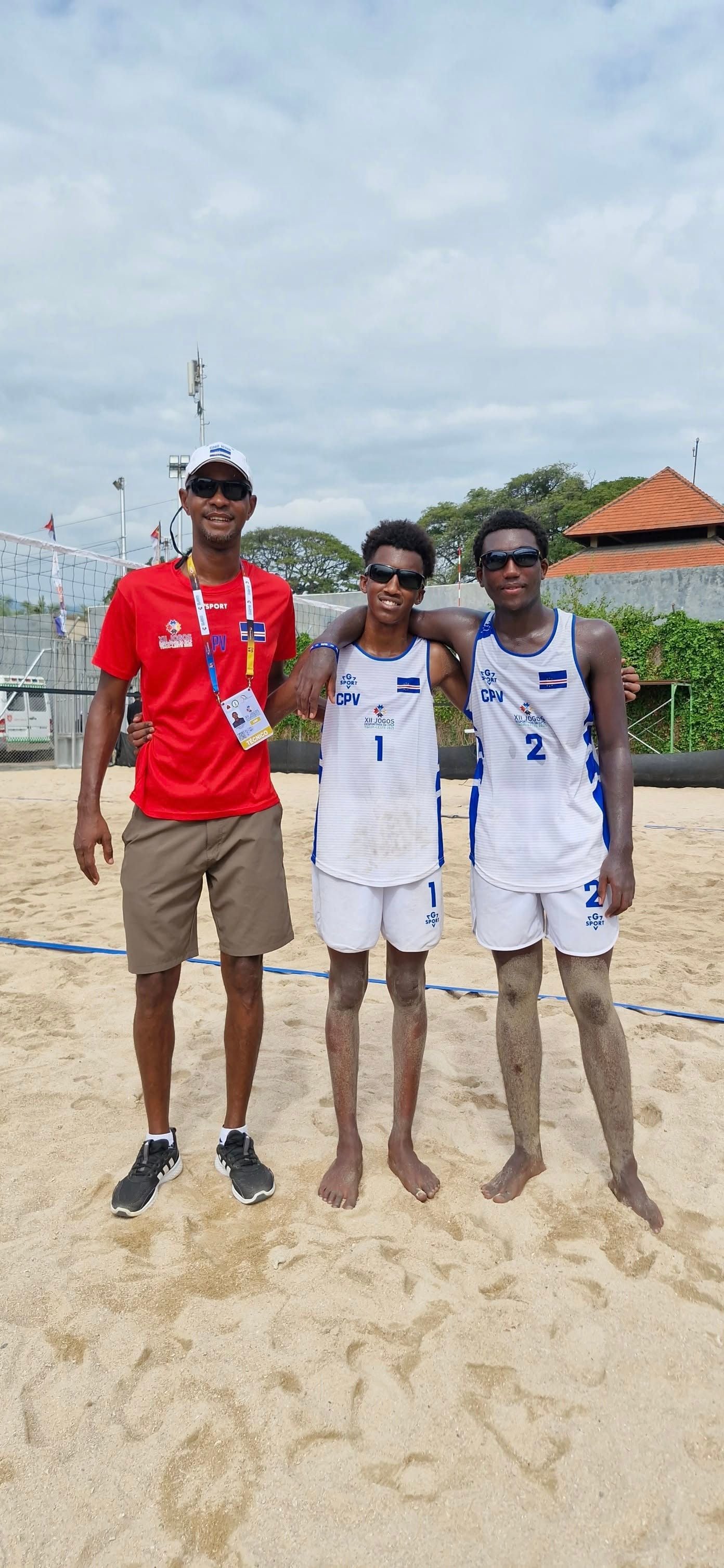 Dupla Vôlei Praia e o Treinador em Dili